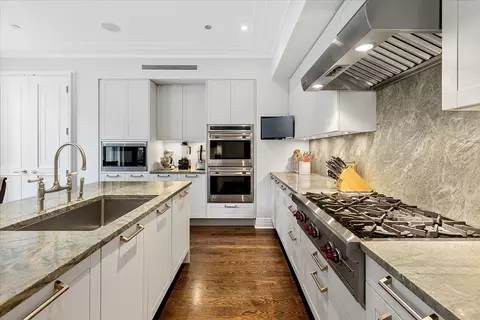 159 E Walton Pl #7A, Chicago, IL 60611 photo 6