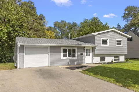 530 E Briarcliff Rd, Bolingbrook, IL 60440