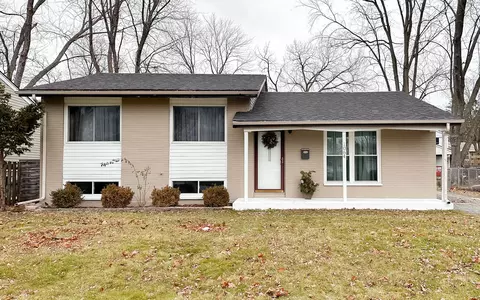 1064 Valley Stream Dr, Wheeling, IL 60090