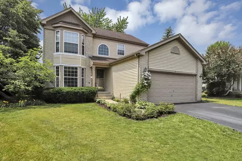 10 Monarch Ct, Lake In The Hills, IL 60156