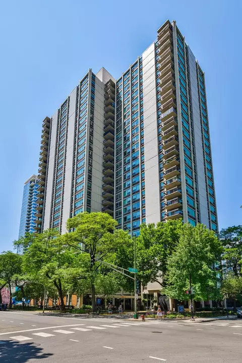 1255 N Sandburg Ter #2707E, Chicago, IL 60610