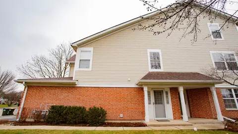 283 Regal Ct, Roselle, IL 60172