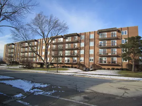 8100 W Foster Ln #506, Niles, IL 60714