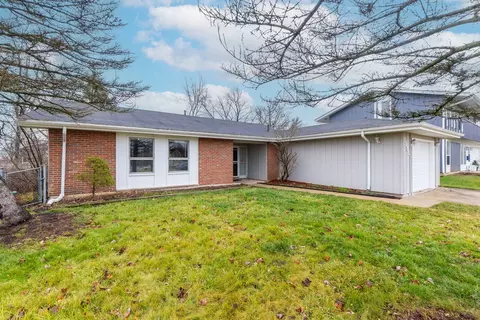 1555 Kingsdale Rd, Hoffman Estates, IL 60169