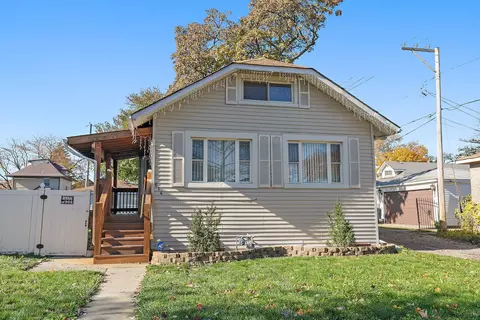 614 S 16th Ave, Maywood, IL 60153