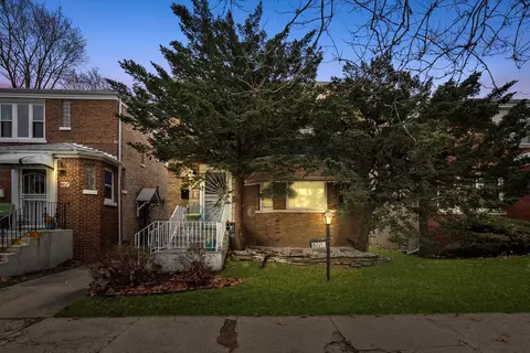 8221 S Michigan Ave, Chicago, IL 60619