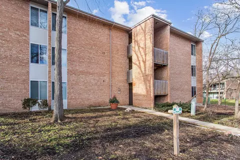 6018 E Lake Dr #2D, Lisle, IL 60532