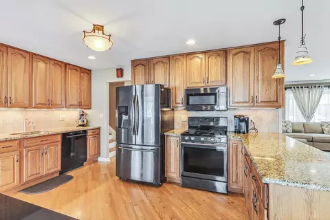470 Audubon St, Hoffman Estates, IL 60169 photo 10