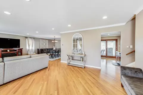 470 Audubon St, Hoffman Estates, IL 60169 photo 7