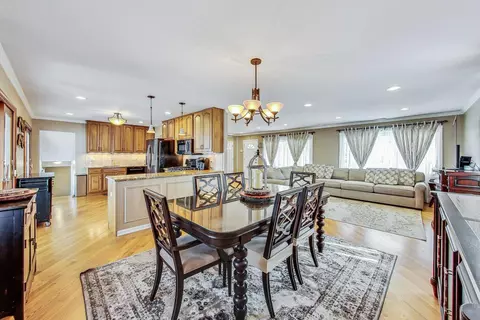 470 Audubon St, Hoffman Estates, IL 60169 photo 3
