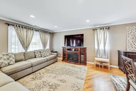 470 Audubon St, Hoffman Estates, IL 60169 photo 5