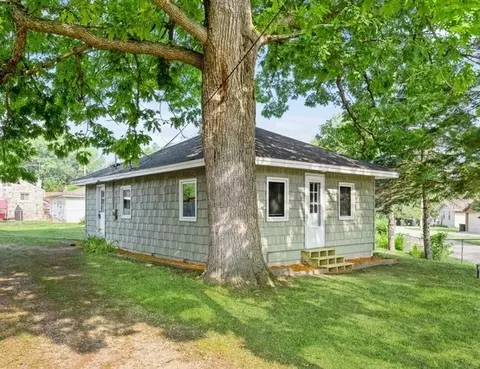 42328 N Oak St, Antioch, IL 60002