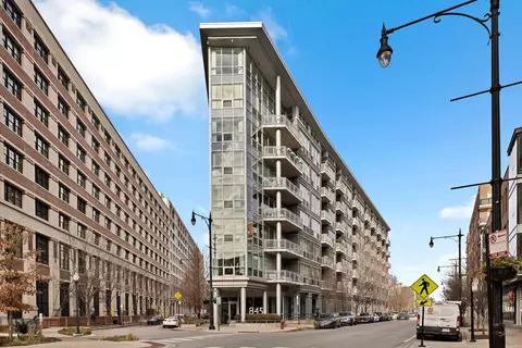 845 N Kingsbury St #516, Chicago, IL 60610