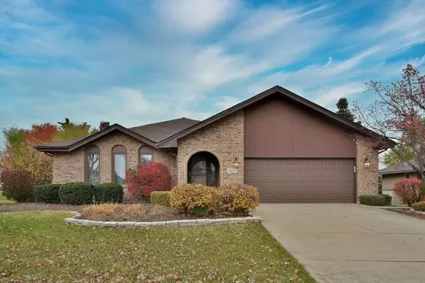 1212 Chesham Ct, Woodridge, IL 60517