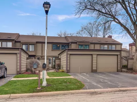 140 Aberdeen Ct, Geneva, IL 60134