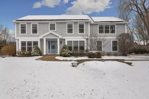 1990 Cranbrook Rd, Green Oaks, IL 60048