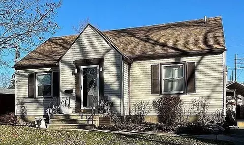 1622 S Roosevelt Ave, Bloomington, IL 61701