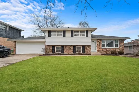 8100 W 89th St, Hickory Hills, IL 60457