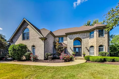 10 N900 Williamsburg Dr, Elgin, IL 60124