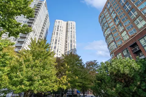 645 N Kingsbury St #806, Chicago, IL 60610