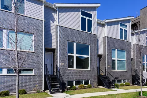 2918 S Hillock St, Chicago, IL 60608