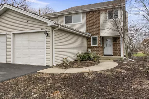 30 W613 Fairway Dr, Naperville, IL 60563