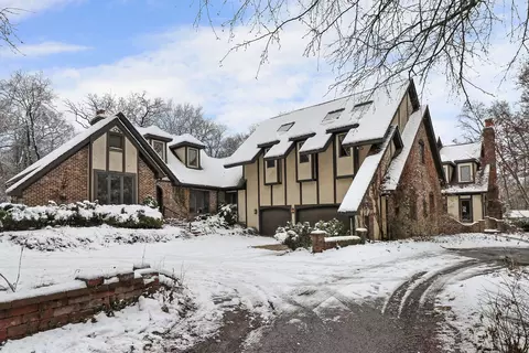 2 Fernwood Dr, Barrington Hills, IL 60010