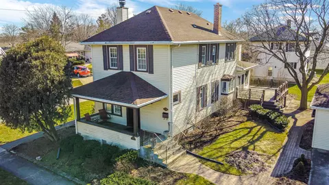 228 Wells St, Lemont, IL 60439