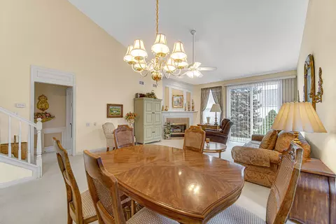 Dining - 31 Brixton Ct, Algonquin, IL 60102 photo 2 of 3