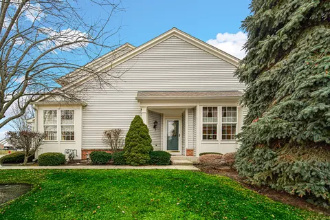 Exterior - 31 Brixton Ct, Algonquin, IL 60102 photo 2 of 6