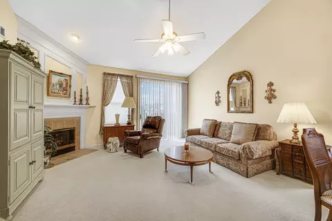 Living - 31 Brixton Ct, Algonquin, IL 60102 photo 1 of 2