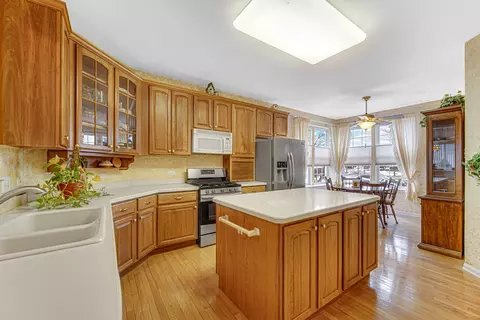 Kitchen - 31 Brixton Ct, Algonquin, IL 60102 photo 2 of 2