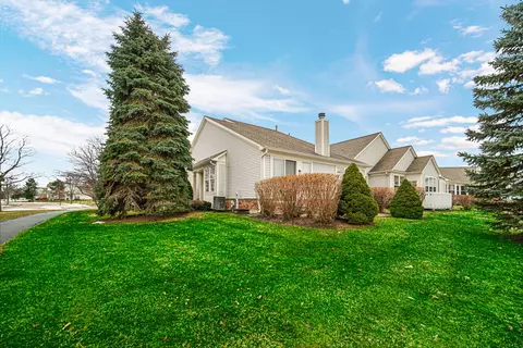 Exterior - 31 Brixton Ct, Algonquin, IL 60102 photo 3 of 6