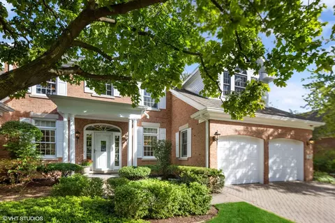 25 W Old Mill Ln, Burr Ridge, IL 60527