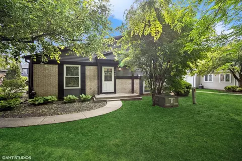 1448 Inverrary Ln, Deerfield, IL 60015