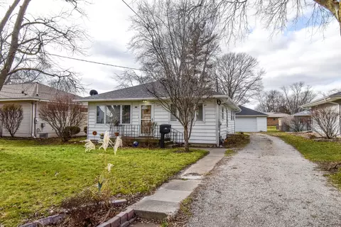 815 S Walnut St, Pontiac, IL 61764