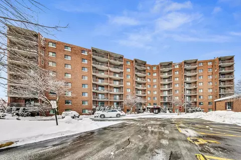 1 Bloomingdale Pl #804, Bloomingdale, IL 60108