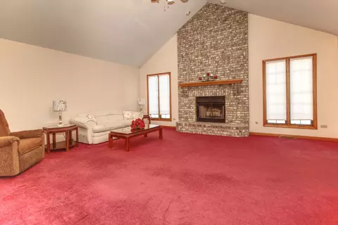 301 Shawnee Dr, Minooka, IL 60447 photo 4