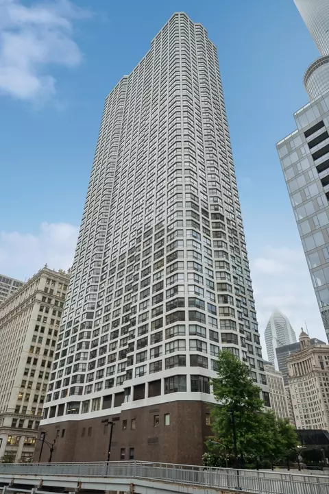 405 N Wabash Ave #5111, Chicago, IL 60611