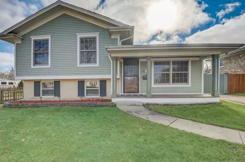 1673 E Algonquin Rd, Des Plaines, IL 60016