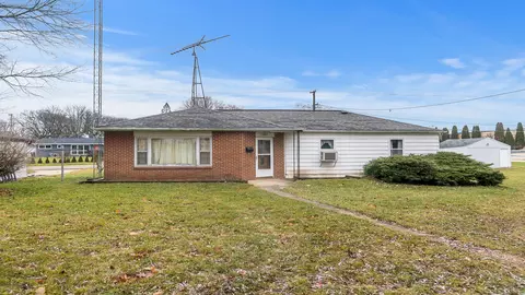 1007 Garfield St, Harvard, IL 60033