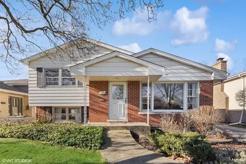 832 S Mitchell Ave, Elmhurst, IL 60126