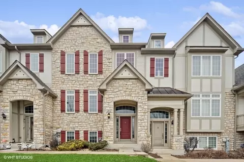 261 Sype Dr, Carol Stream, IL 60188