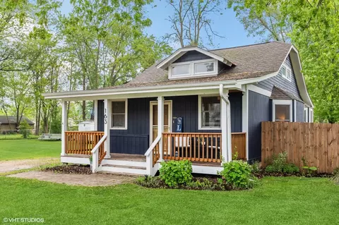 163 Lakewood Ave, Crystal Lake, IL 60014