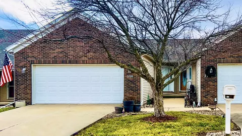 2706 Westbrook Dr, Bloomington, IL 61705