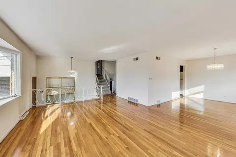 569 N 7th Ave, Des Plaines, IL 60016 photo 4