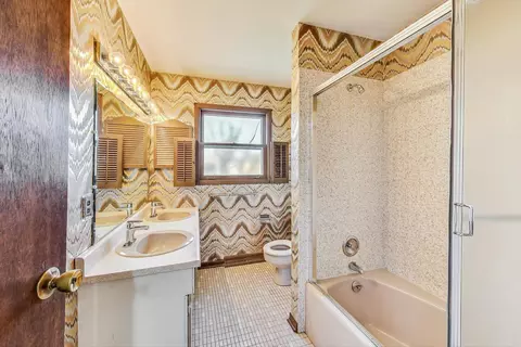 569 N 7th Ave, Des Plaines, IL 60016 photo 17