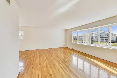 569 N 7th Ave, Des Plaines, IL 60016 photo 2