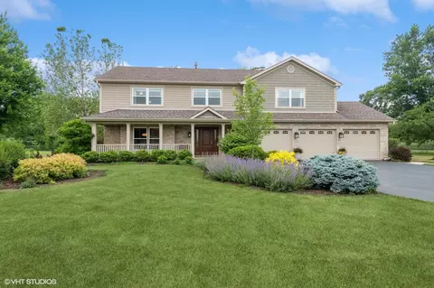 13 Cambridge Dr, Hawthorn Woods, IL 60047