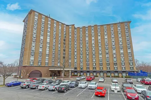 1 Renaissance Pl #101, Palatine, IL 60067